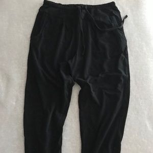 Cropped black jogger